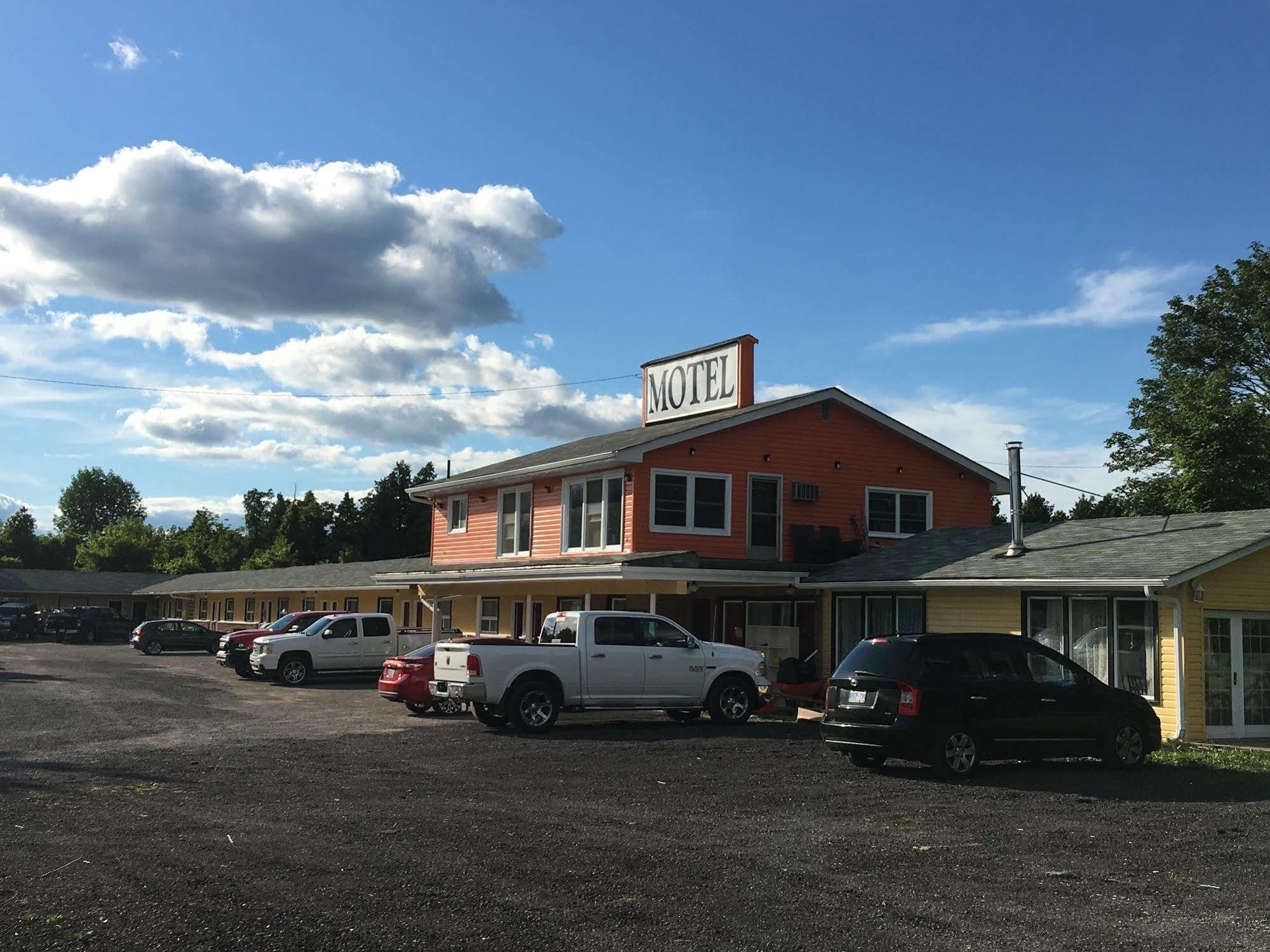 Knights Inn Cobourg Zewnętrze zdjęcie
