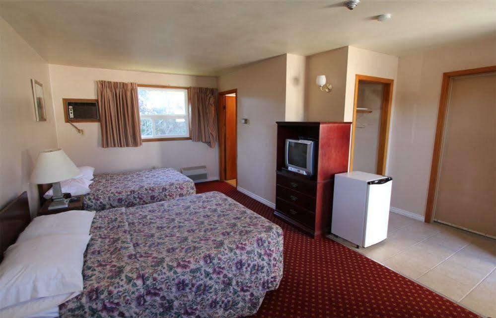 Knights Inn Cobourg Zewnętrze zdjęcie