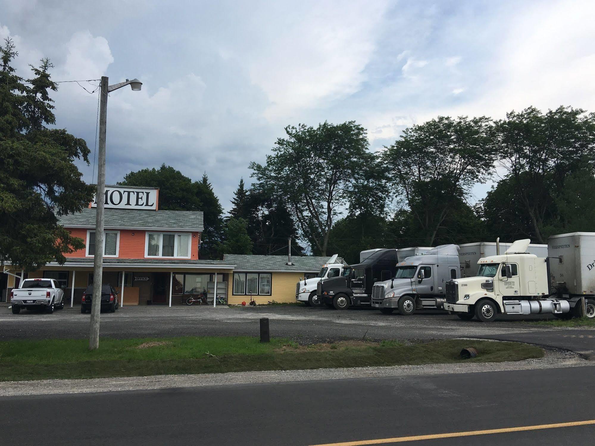 Knights Inn Cobourg Zewnętrze zdjęcie